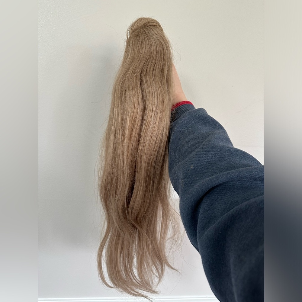 Natural / Dirty Blonde Ponytail (No highlights)